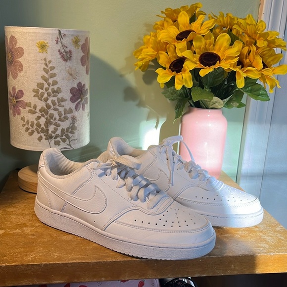 Nike sneakers - Picture 1 of 7